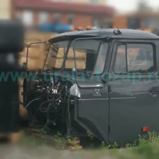 4320Ф-5000013-10 Кабина Урал-4320 в сборе (двигатель ЯМЗ-236НЕ2, Евро-2,3, с 04.2010 г.в. под новую рулевую колонку) (Завод УРАЛ)