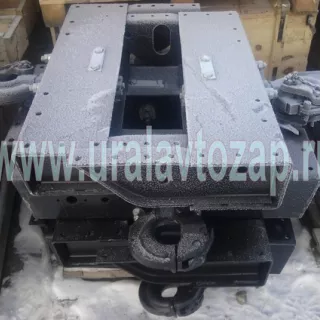 4320-2707210 Прибор буксирный Урал в сборе с поперечиной (накладной, со скошенной рамкой) (Завод УРАЛ)
